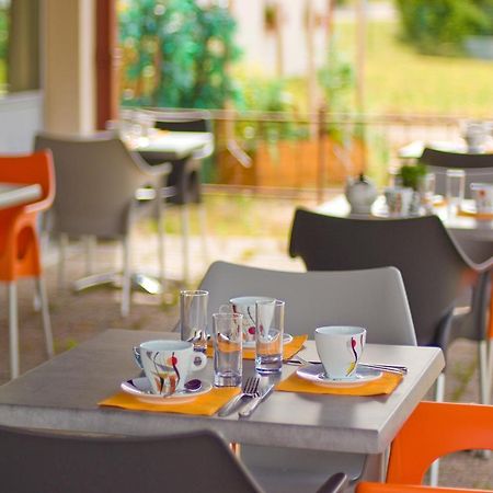Logis Hotel Restaurant De La Madeleine Commercy 外观 照片