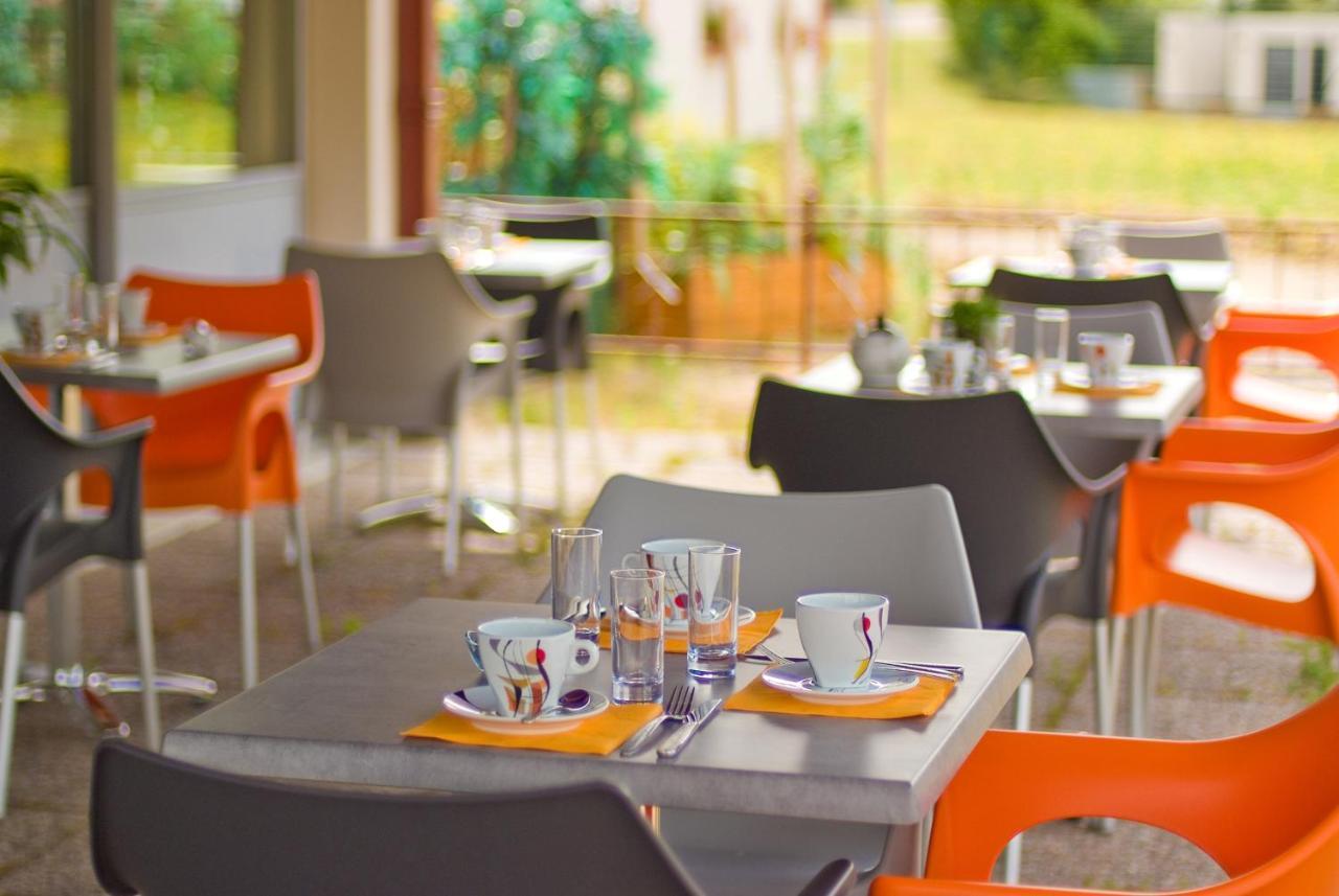 Logis Hotel Restaurant De La Madeleine Commercy 外观 照片