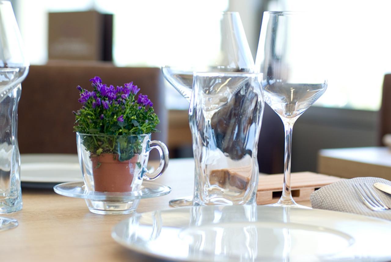 Logis Hotel Restaurant De La Madeleine Commercy 外观 照片