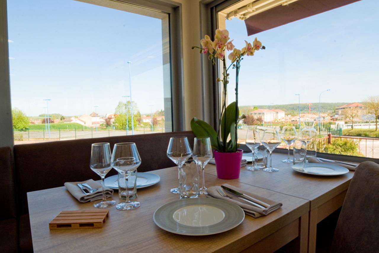 Logis Hotel Restaurant De La Madeleine Commercy 外观 照片