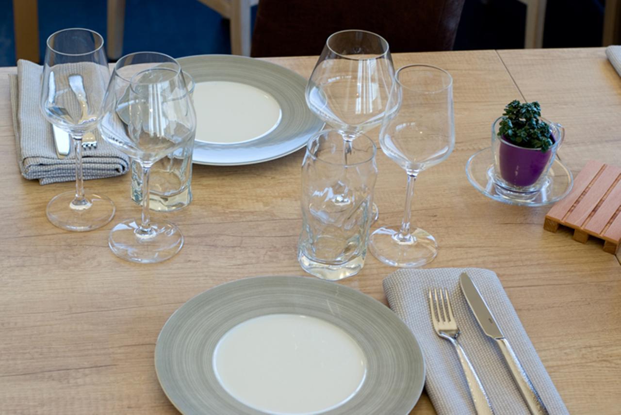Logis Hotel Restaurant De La Madeleine Commercy 外观 照片