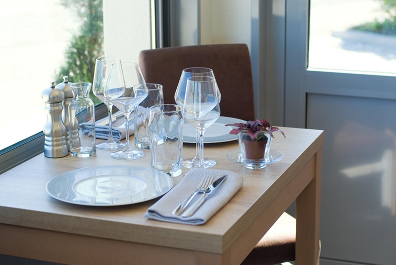 Logis Hotel Restaurant De La Madeleine Commercy 外观 照片